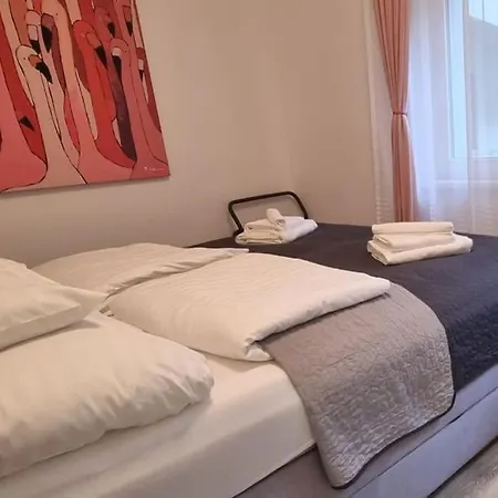 Apartmán Flamingo - Balcony, Ac, Downtown *