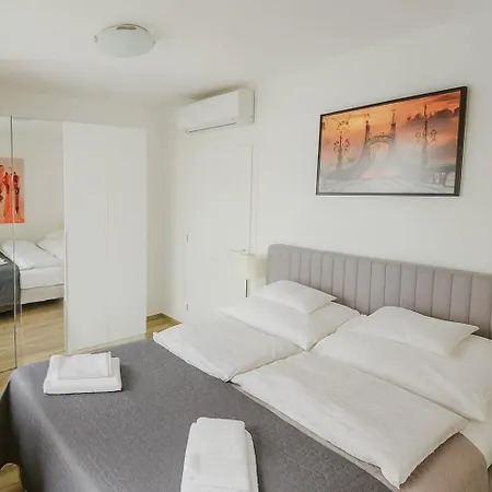 Apartment Flamingo - Balcony, Ac, Downtown Budapest