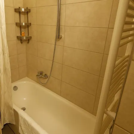 Flamingo - Balcony, Ac, Downtown Apartment *